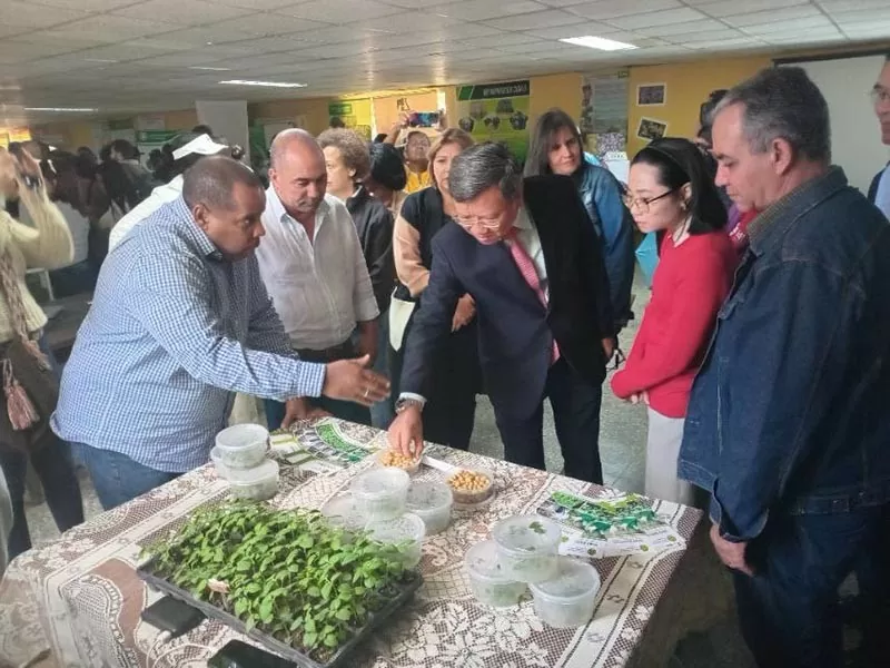Đại sứ Lê Quang Long thăm, làm việc tại tỉnh Mayabeque, Cuba Đại sứ Lê Quang Long thăm, làm việc tại tỉnh Mayabeque, Cuba