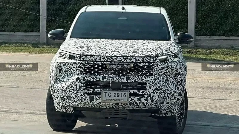 Bán tải Toyota Hilux 2025 chính thức lộ diện tại Thái Lan