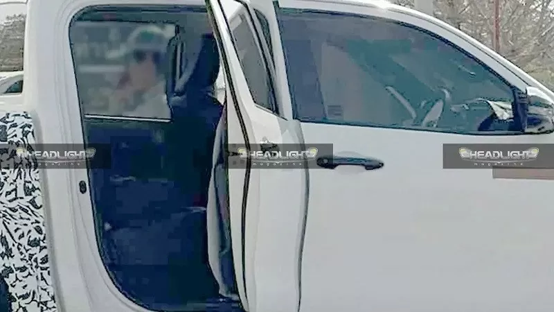 Bán tải Toyota Hilux 2025 chính thức lộ diện tại Thái Lan Bán tải Toyota Hilux 2025 chính thức lộ diện tại Thái Lan