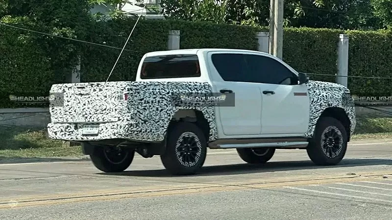 Bán tải Toyota Hilux 2025 chính thức lộ diện tại Thái Lan Bán tải Toyota Hilux 2025 chính thức lộ diện tại Thái Lan
