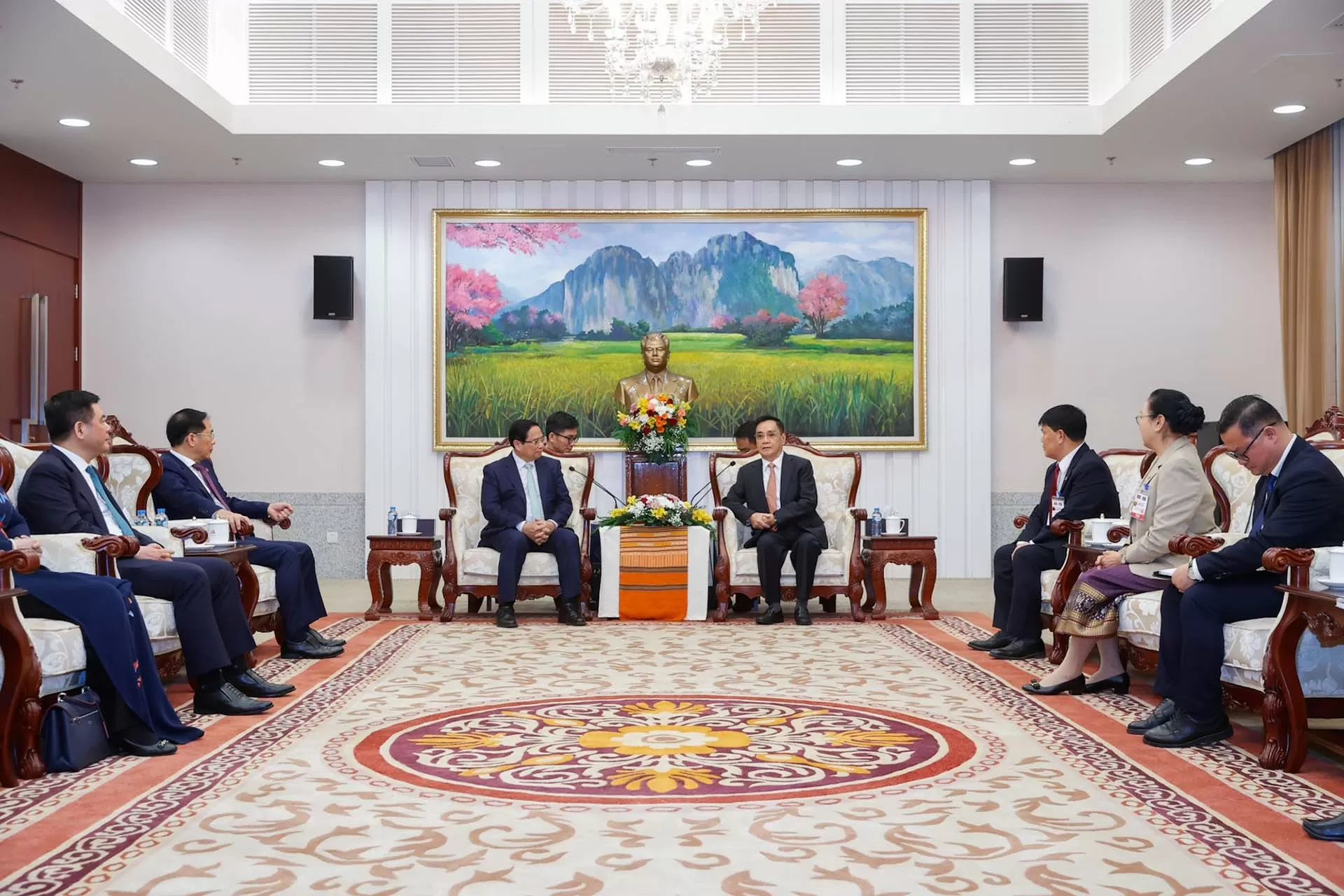 Thủ tướng Phạm Minh Chính gặp các nguyên Lãnh đạo cấp cao Lào Thủ tướng Phạm Minh Chính gặp các nguyên Lãnh đạo cấp cao Lào