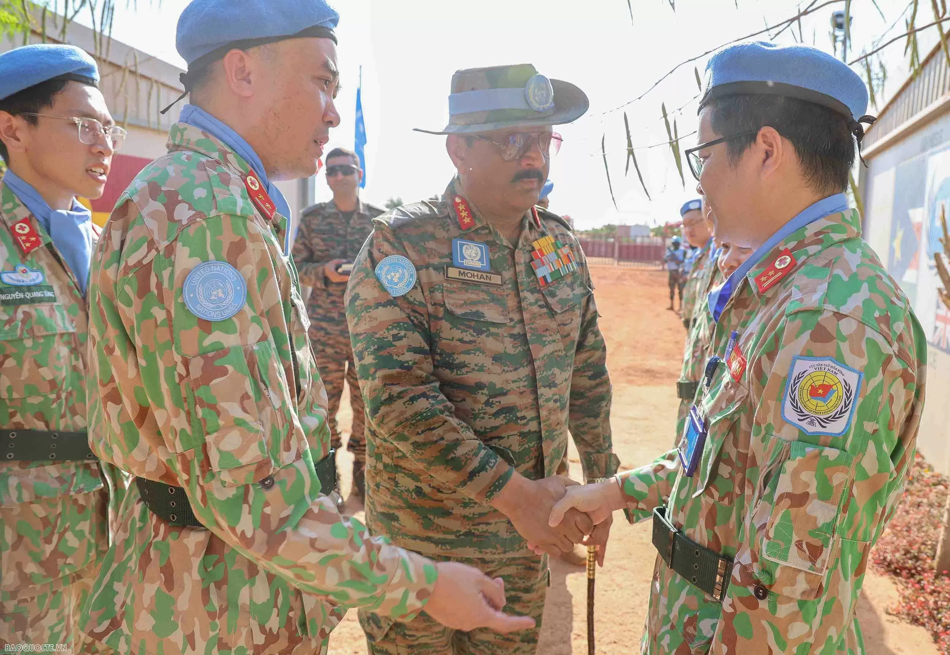 Tư lệnh Phái bộ Nam Sudan đánh giá cao những đóng góp của Bệnh viện dã chiến cấp 2 Việt Nam Tư lệnh Phái bộ Nam Sudan đánh giá cao những đóng góp của Bệnh viện dã chiến cấp 2 Việt Nam