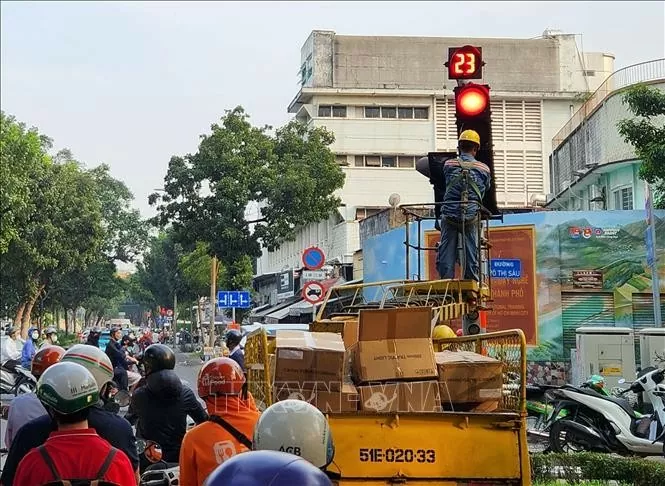 Tp. Hồ Chí Minh lắp thêm đèn tín hiệu rẽ phải để giảm ùn tắc tại các nút giao