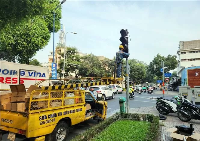 Tp. Hồ Chí Minh lắp thêm đèn tín hiệu rẽ phải để giảm ùn tắc tại các nút giao