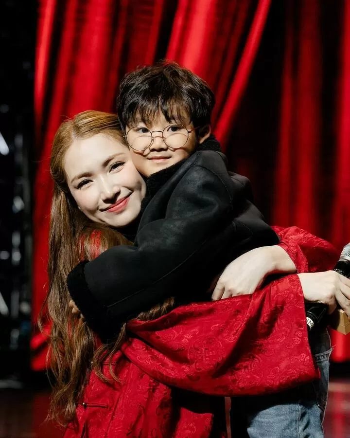 Hòa Minzy được khen ngợi bởi cách dạy con khéo léo. Hòa Minzy được khen ngợi bởi cách dạy con khéo léo.