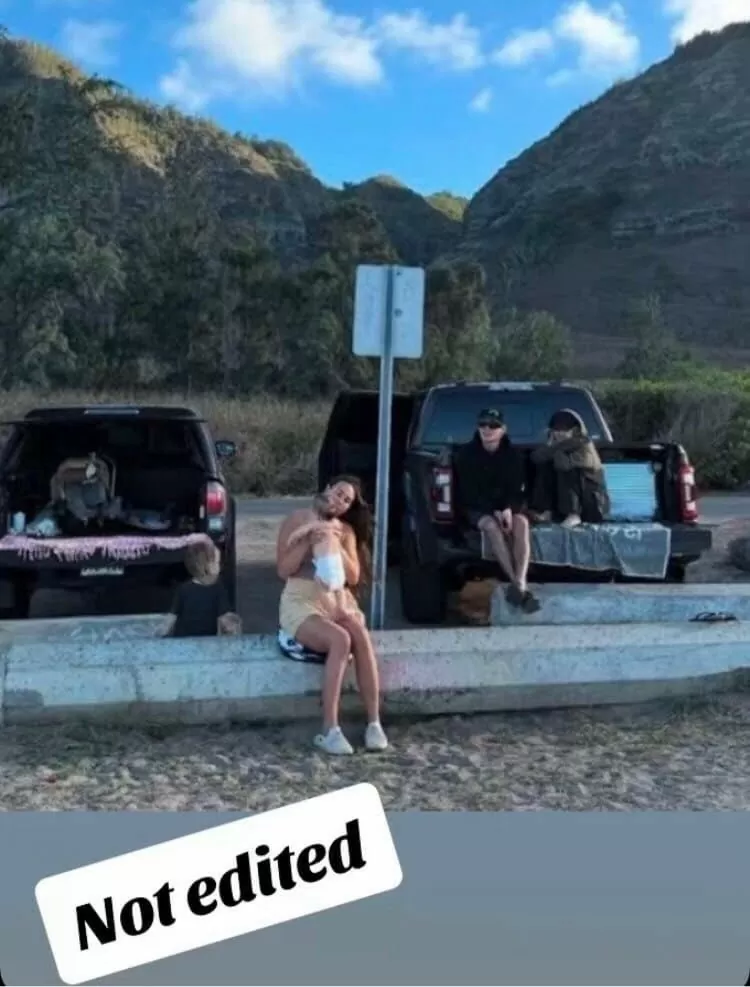 Rosé (BLACKPINK) và Evan Mock lộ ảnh chụp cùng ở Hawaii, rộ tin đồn hẹn hò Rosé (BLACKPINK) và Evan Mock lộ ảnh chụp cùng ở Hawaii, rộ tin đồn hẹn hò