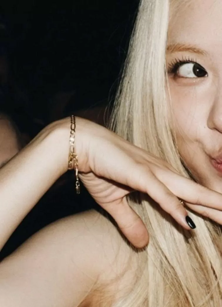 Rosé (BLACKPINK) và Evan Mock lộ ảnh chụp cùng ở Hawaii, rộ tin đồn hẹn hò Rosé (BLACKPINK) và Evan Mock lộ ảnh chụp cùng ở Hawaii, rộ tin đồn hẹn hò