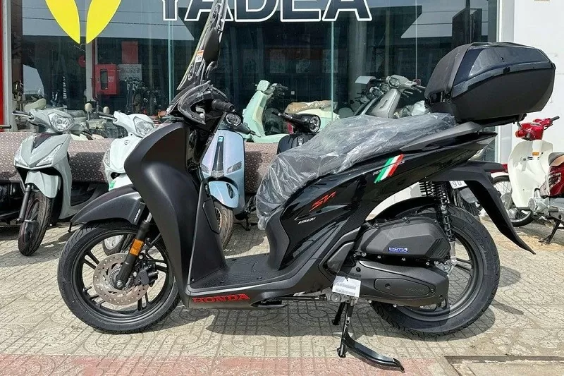 Cận cảnh Honda SH150i Sport Edition 2025 vừa về Việt Nam, giá hơn 200 triệu đồng Cận cảnh Honda SH150i Sport Edition 2025 vừa về Việt Nam, giá hơn 200 triệu đồng