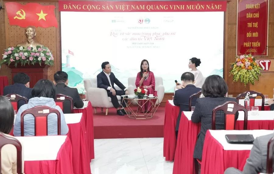 Ra mắt cuốn sách ‘Du khảo - Rực rỡ sắc màu trang phục phụ nữ các dân tộc Việt Nam’ Ra mắt cuốn sách ‘Du khảo - Rực rỡ sắc màu trang phục phụ nữ các dân tộc Việt Nam’