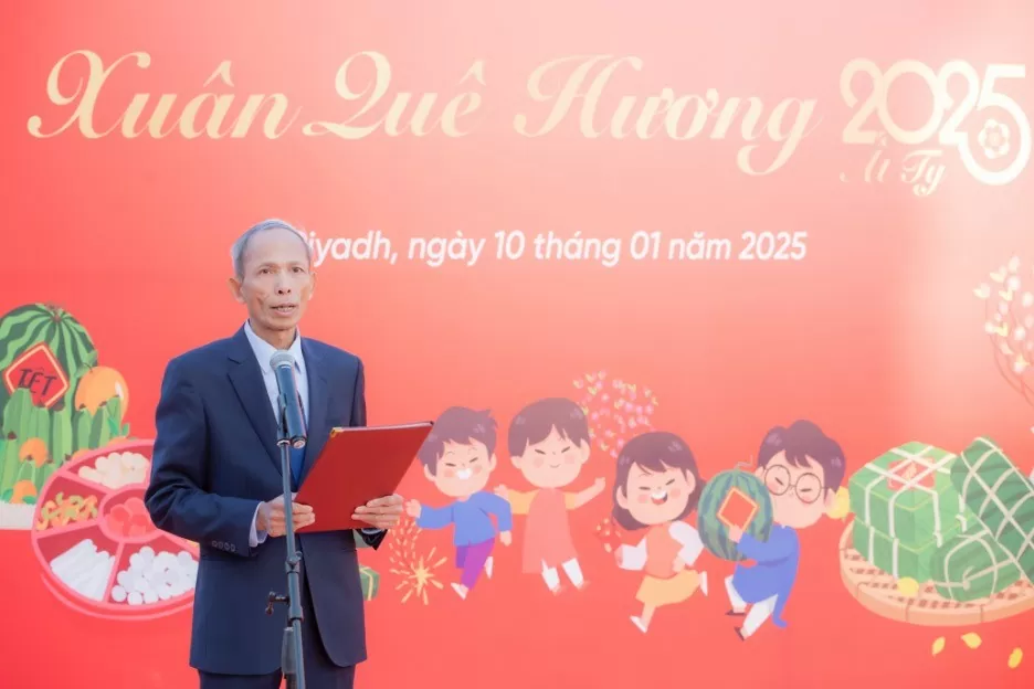Ấm tình Xuân Quê hương tại Saudi Arabia. Đại sứ Đặng Xuân Dũng phát biểu tại buổi lễ.