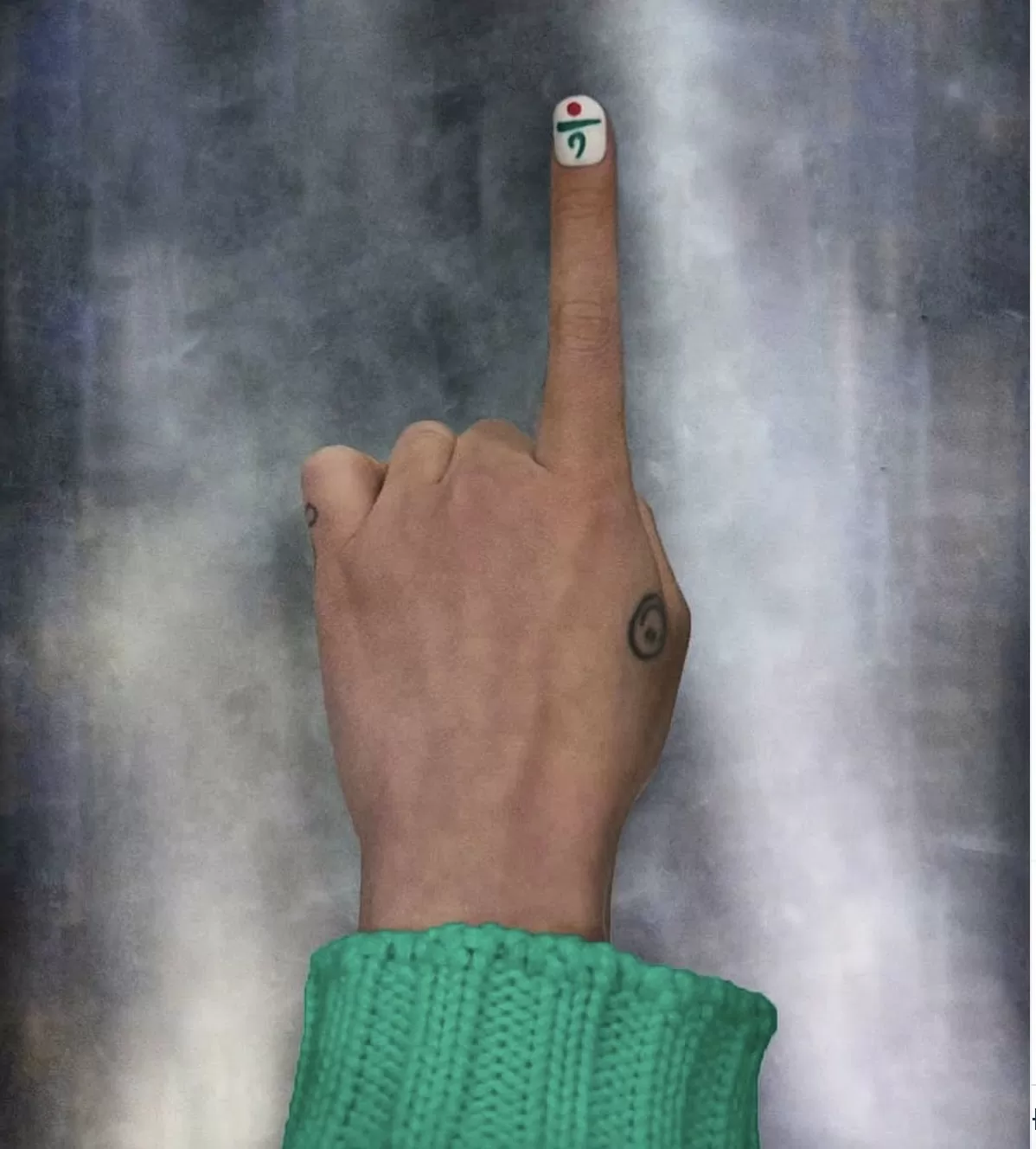 G-Dragon (BIGBANG) gây ‘bão’ khi làm đại diện cho Hana Bank