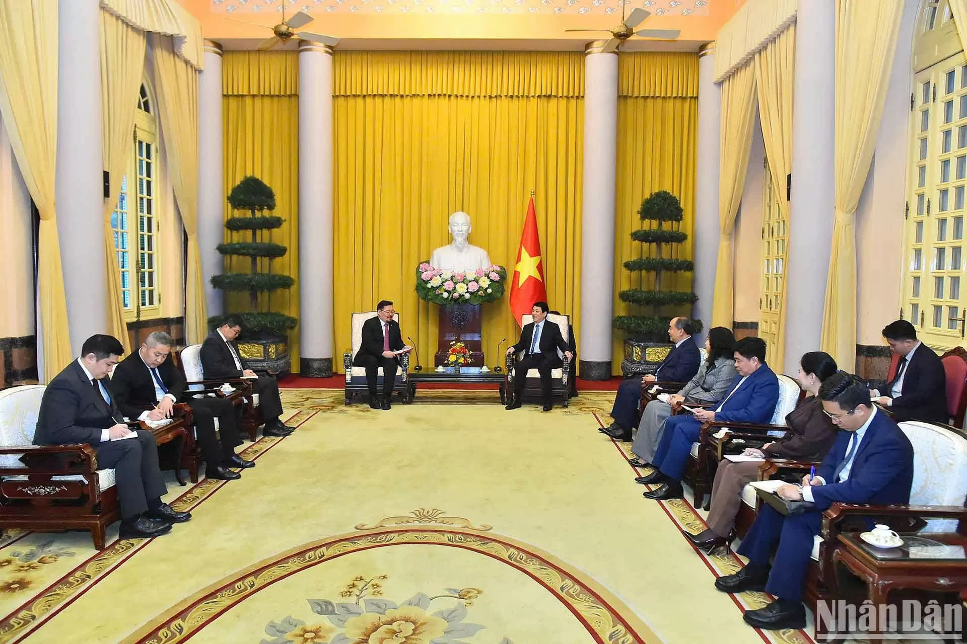 Chủ tịch nước Lương Cường tiếp Chánh Văn phòng Tổng thống Mông Cổ Chủ tịch nước Lương Cường tiếp Chánh Văn phòng Tổng thống Mông Cổ