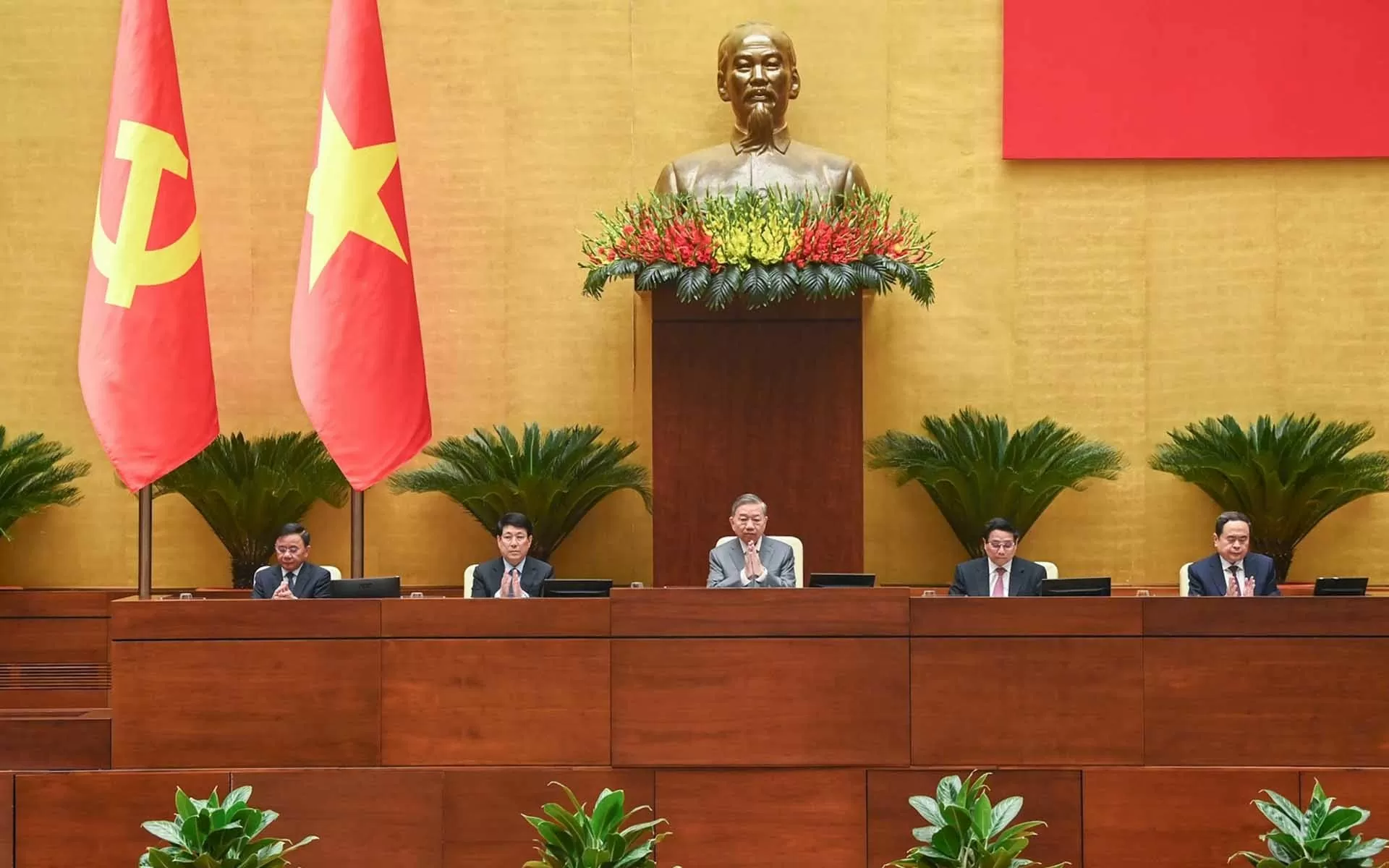 Tổng Bí thư Tô Lâm, Trưởng Ban Chỉ đạo Trung ương về phát triển khoa học, công nghệ, đổi mới sáng tạo và chuyển đổi số và các đồng chí lãnh đạo Đảng, Nhà nước chủ trì hội nghị. (Nguồn: nhandan.vn) Tổng Bí thư Tô Lâm, Trưởng Ban Chỉ đạo Trung ương về phát triển khoa học, công nghệ, đổi mới sáng tạo và chuyển đổi số và các đồng chí lãnh đạo Đảng, Nhà nước chủ trì hội nghị. (Nguồn: nhandan.vn)