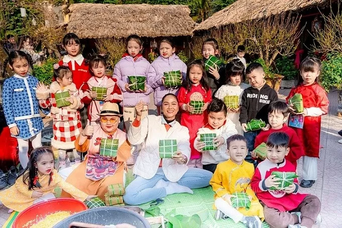 Cùng Hoa hậu H'hen Niê lan tỏa Tết yêu thương đến với trẻ em có hoàn cảnh khó khăn Cùng Hoa hậu H'hen Niê lan tỏa Tết yêu thương đến với trẻ em có hoàn cảnh khó khăn