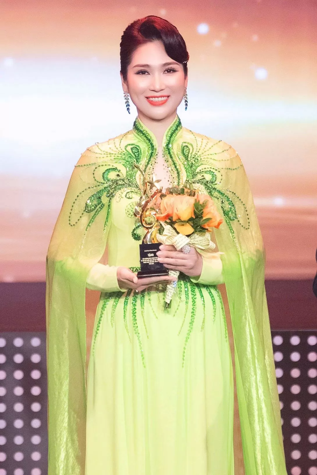 NSƯT Như Huỳnh được vinh danh Gương mặt Nghệ sĩ tiêu biểu 2024. NSƯT Như Huỳnh được vinh danh Gương mặt Nghệ sĩ tiêu biểu 2024.