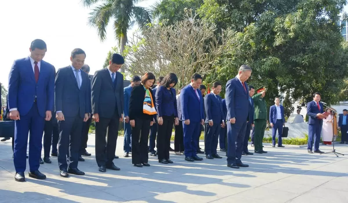 Tổng Bí thư Tô Lâm cùng lãnh đạo Đảng, Nhà nước và lãnh đạo tỉnh Bắc Ninh tưởng niệm Tổng Bí thư Nguyễn Văn Cừ. (Nguồn: VOV) Tổng Bí thư Tô Lâm cùng lãnh đạo Đảng, Nhà nước và lãnh đạo tỉnh Bắc Ninh tưởng niệm Tổng Bí thư Nguyễn Văn Cừ. (Nguồn: VOV)