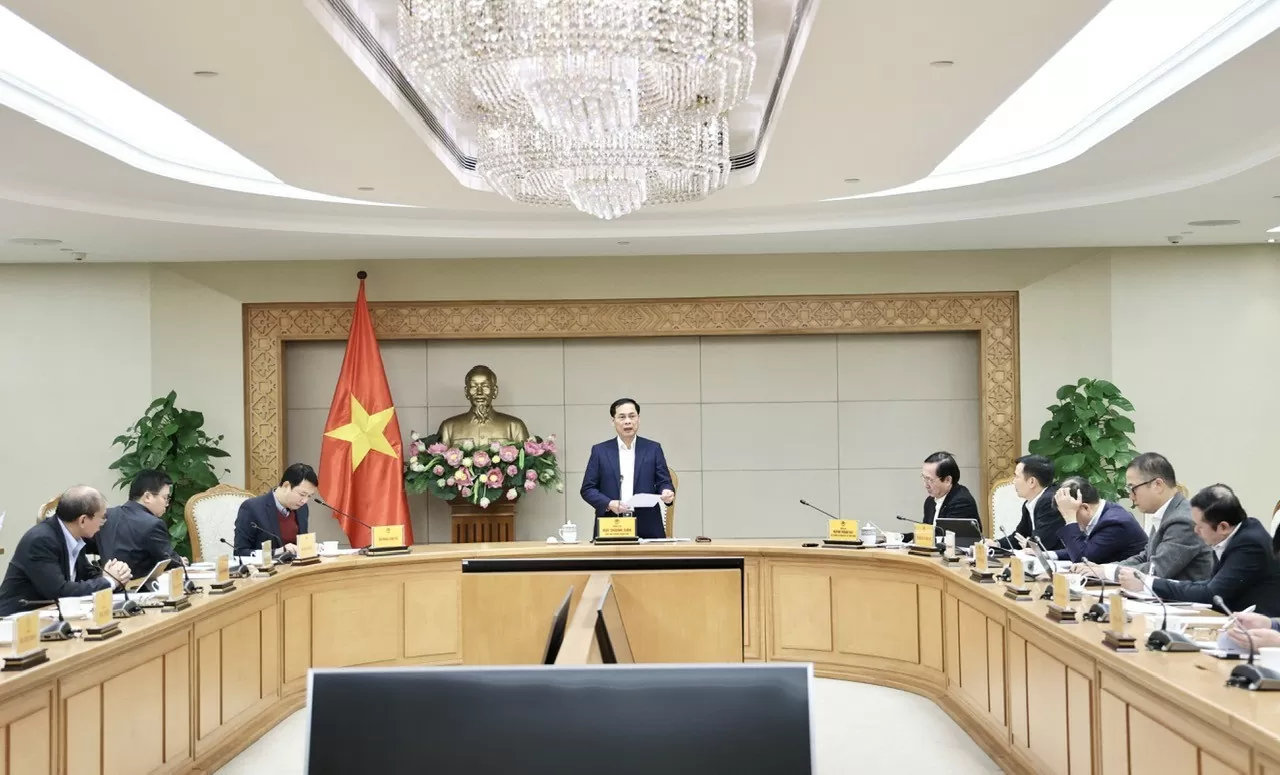 Phó Thủ tướng Chính phủ, Bộ trưởng Bộ Ngoại giao Bùi Thanh Sơn, Trưởng Ban chỉ đạo xây dựng dự án Luật Khoa học và Công nghệ (sửa đổi) chủ trì cuộc họp lần thứ 2 Ban chỉ đạo - Ảnh: VGP/Tuấn Dũng