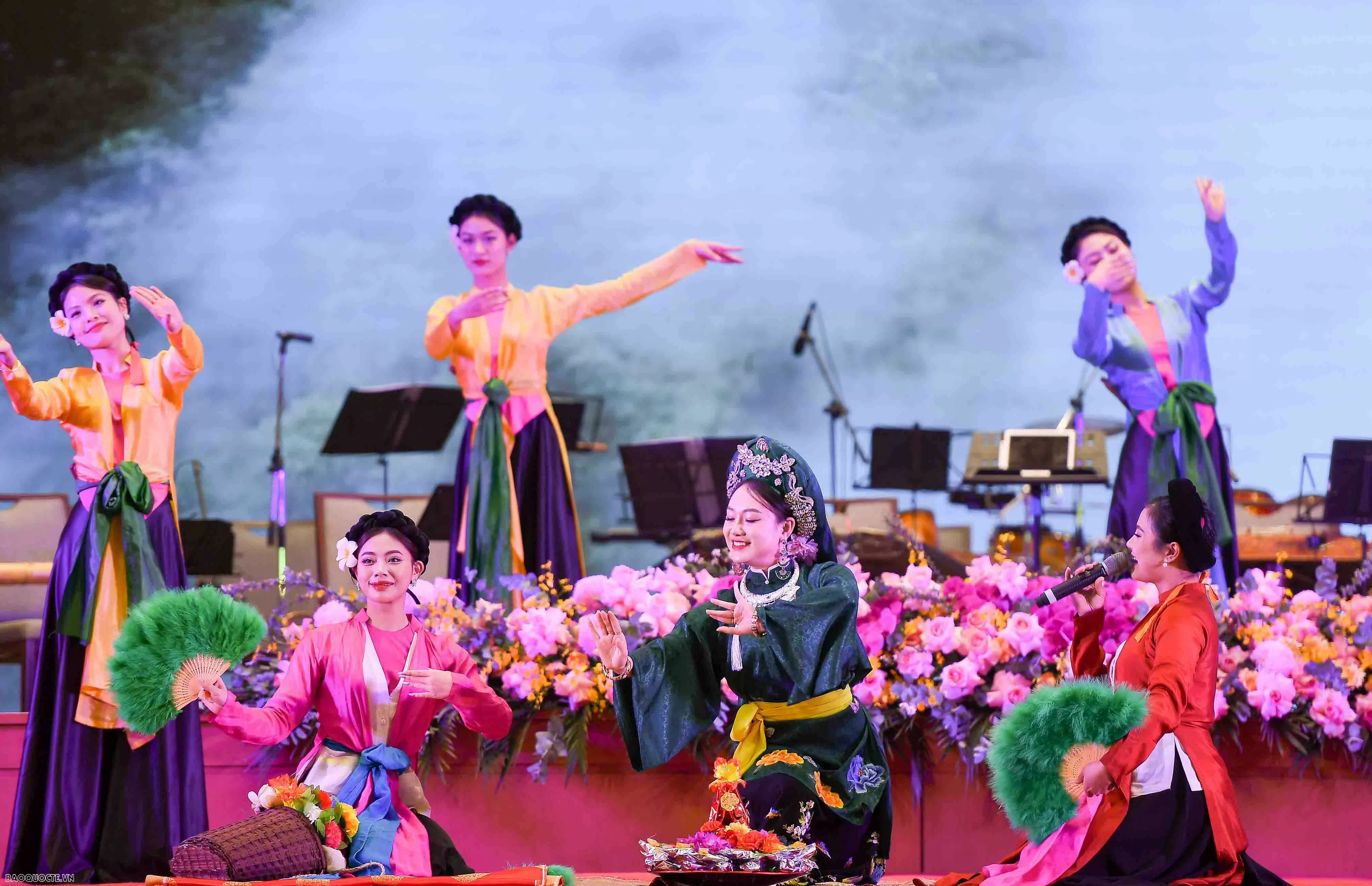 Thủ tướng Phạm Minh Chính và Phu nhân mời bạn bè quốc tế thưởng thức bánh chưng nhân dịp Tết cổ truyền