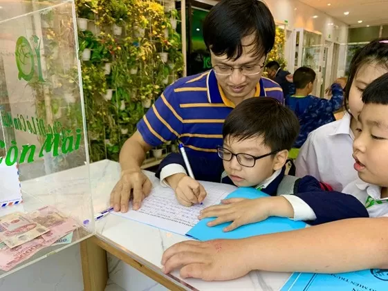 Giáo viên và học sinh IQ School tham gia ủng hộ Mặt trận Tổ quốc Việt Nam trong các dự án từ thiện tháng 11/2020.