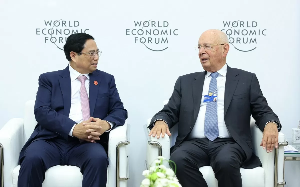 Thủ tướng Phạm Minh Chính đã tiếp GS. Klaus Schwab, Nhà sáng lập kiêm Chủ tịch điều hành WEF tại Hội nghị WEF Đại Liên năm 2024. Ảnh: VGP