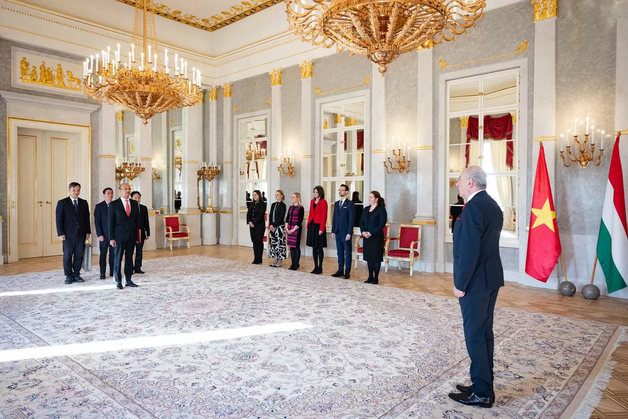 Đại sứ Bùi Lê Thái trình Thư ủy nhiệm lên Tổng thống Hungary Sulyok Tamás Đại sứ Bùi Lê Thái trình Thư ủy nhiệm lên Tổng thống Hungary Sulyok Tamás