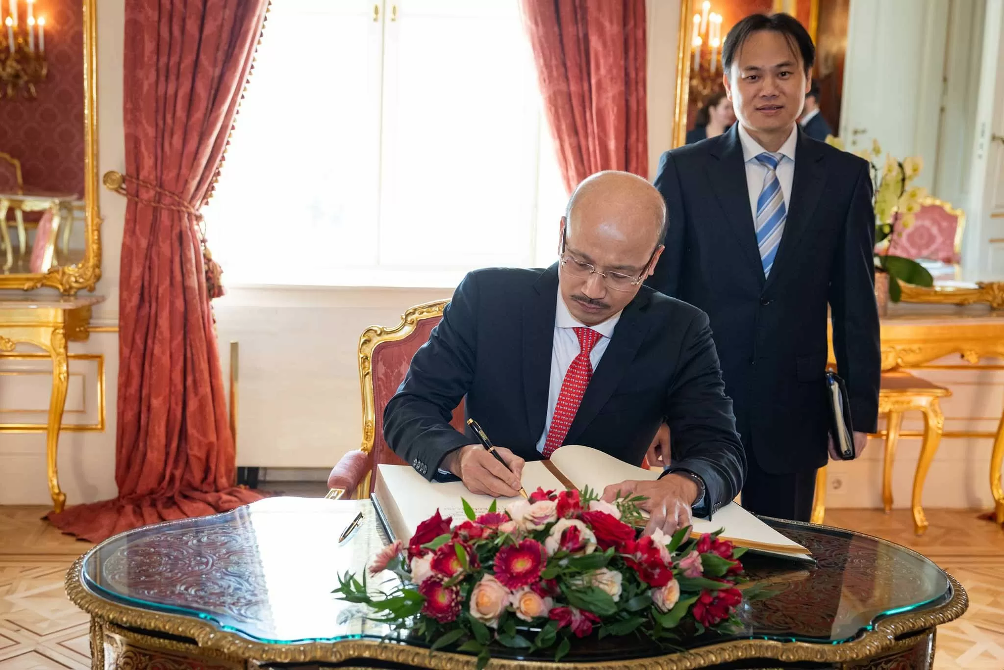 Đại sứ Bùi Lê Thái trình Thư ủy nhiệm lên Tổng thống Hungary Sulyok Tamás Đại sứ Bùi Lê Thái trình Thư ủy nhiệm lên Tổng thống Hungary Sulyok Tamás