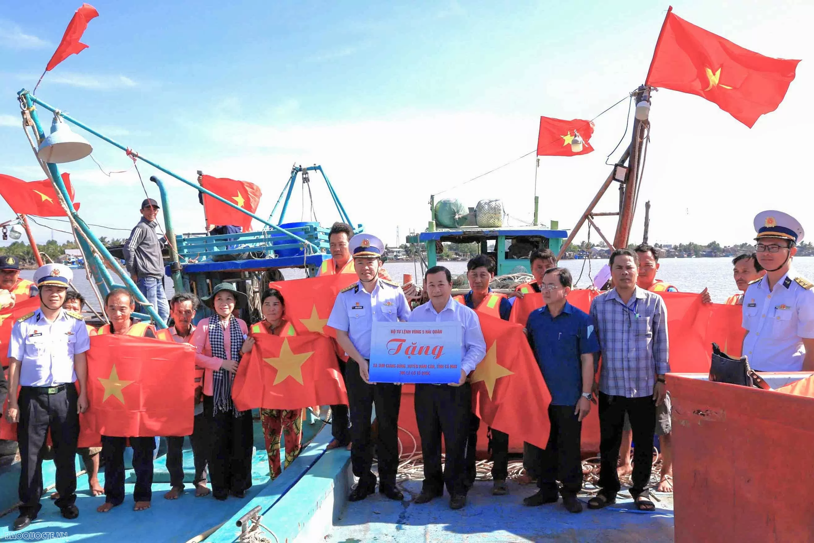 Lực lượng Hải quân ngăn chặn kịp thời gần 300 tàu cá có ý định vượt ranh giới Lực lượng Hải quân ngăn chặn kịp thời gần 300 tàu cá có ý định vượt ranh giới