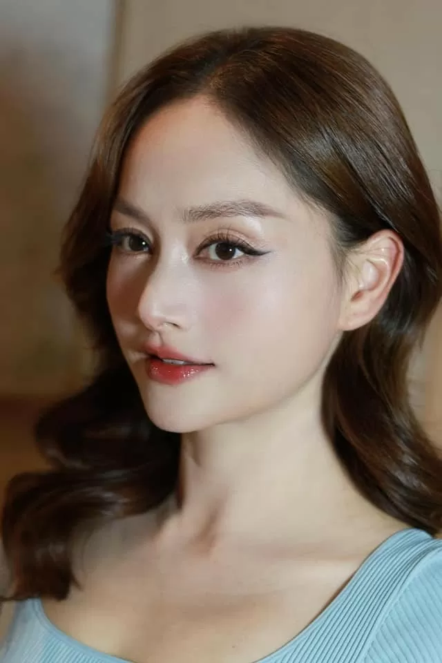 Sao Việt: Sao Việt: Á hậu Phương Nhi hạnh phúc trong lễ ăn hỏi, diễn viên Lan Phương trẻ trung bất ngờ