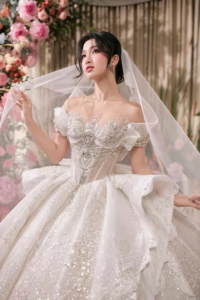 Á hậu Phương Nhi Á hậu Phương Nhi