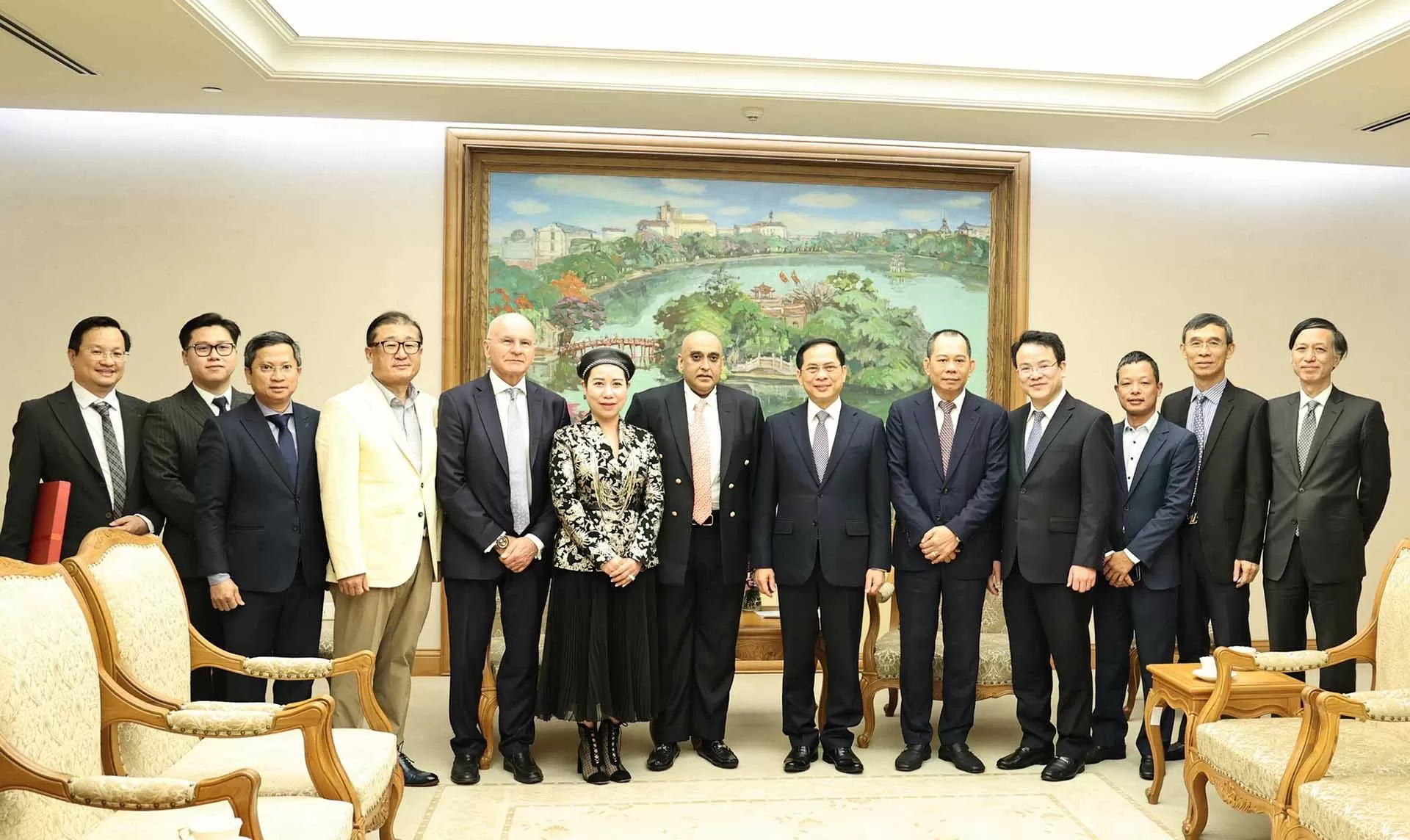 Phó Thủ tướng, Bộ trưởng Ngoại giao Bùi Thanh Sơn tiếp Chủ tịch Tập đoàn Makara Capital