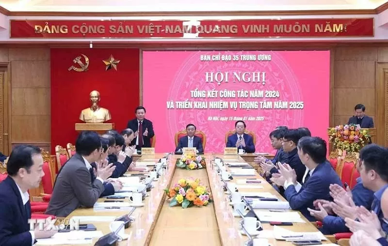 Phối hợp chặt chẽ, đồng bộ, kịp thời trong triển khai thực hiện bảo vệ nền tảng tư tưởng của Đảng Phối hợp chặt chẽ, đồng bộ, kịp thời trong triển khai thực hiện bảo vệ nền tảng tư tưởng của Đảng