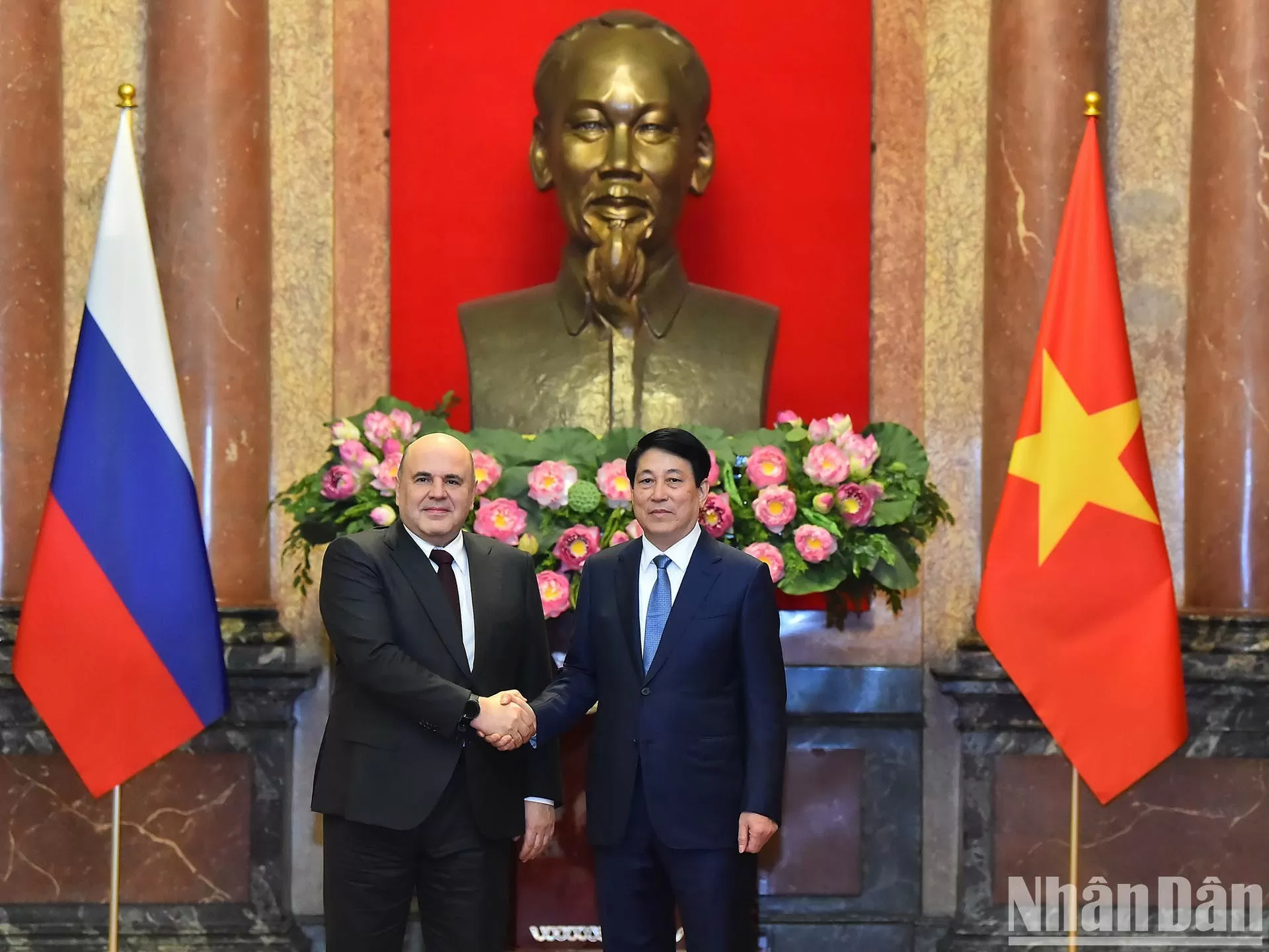 Chủ tịch nước Lương Cường tiếp Thủ tướng Liên bang Nga Mikhail Vladimirovich Mishustin. (Nguồn: nhandan.vn) Chủ tịch nước Lương Cường tiếp Thủ tướng Liên bang Nga Mikhail Vladimirovich Mishustin. (Nguồn: nhandan.vn)