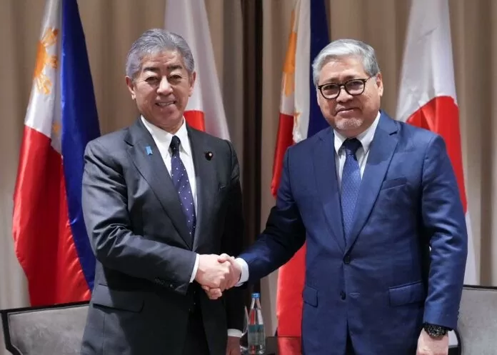 Ngoại trưởng Nhật Bản thăm Philippines, bày tỏ 'quan ngại' về tình hình Biển Đông Ngoại trưởng Nhật Bản thăm Philippines, bày tỏ 'quan ngại' về tình hình Biển Đông