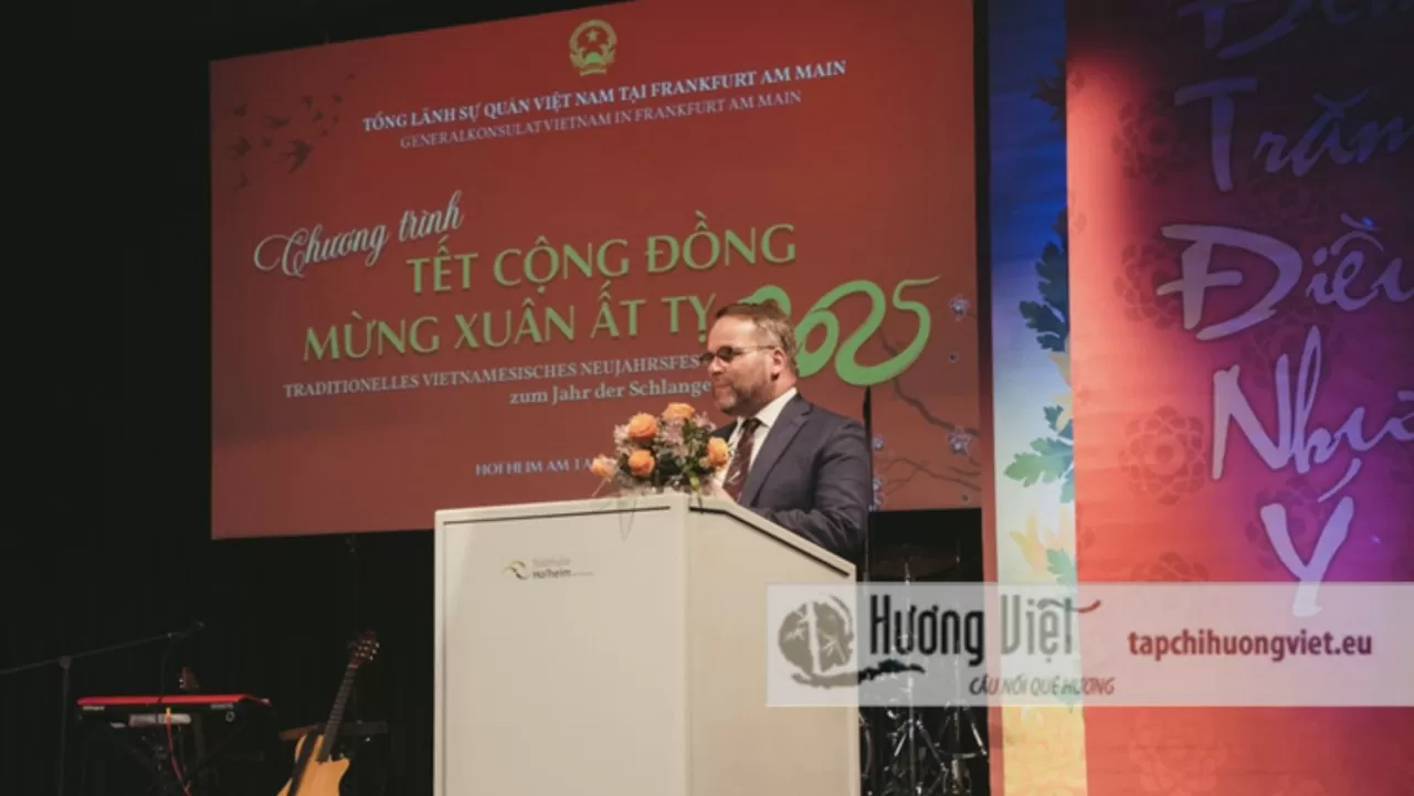 Tổng Lãnh sự quán Việt Nam tại Đức tổ chức Tết Cộng đồng mừng Xuân Ất Tỵ Tổng Lãnh sự quán Việt Nam tại Đức tổ chức Tết Cộng đồng mừng Xuân Ất Tỵ