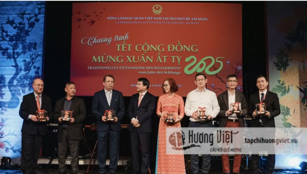 Tổng Lãnh sự quán Việt Nam tại Đức tổ chức Tết Cộng đồng mừng Xuân Ất Tỵ Tổng Lãnh sự quán Việt Nam tại Đức tổ chức Tết Cộng đồng mừng Xuân Ất Tỵ
