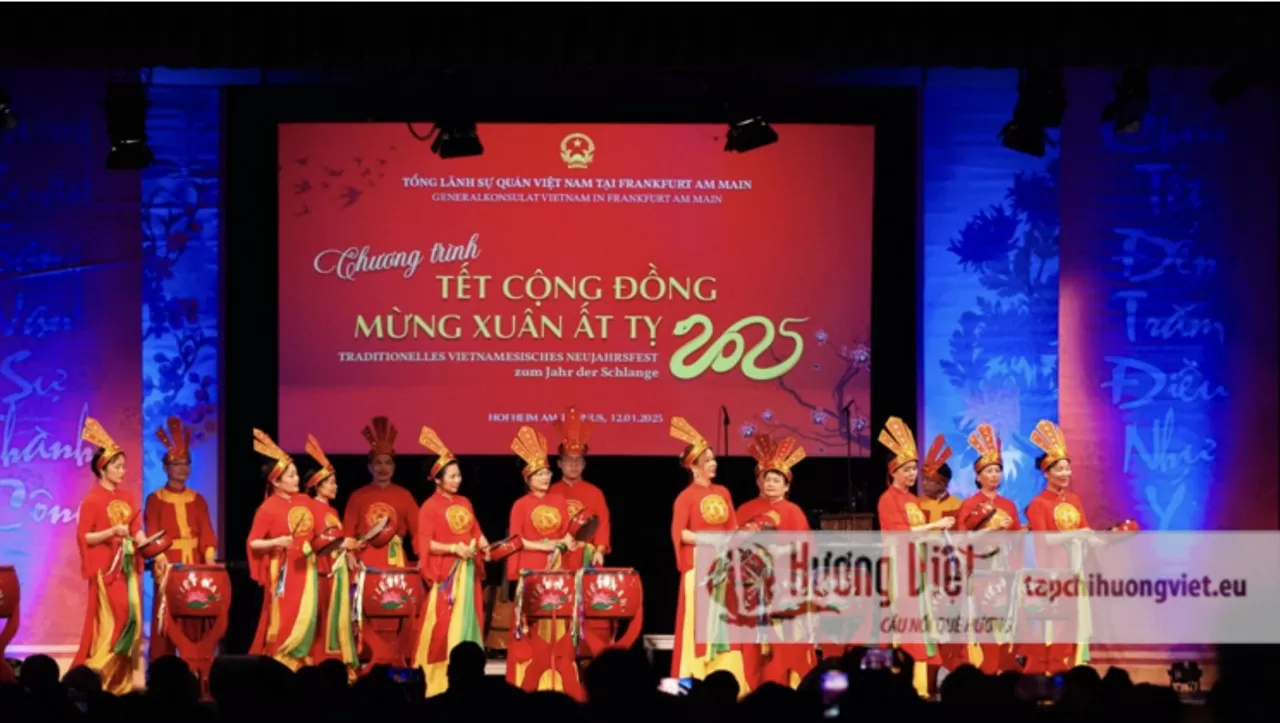 Tổng Lãnh sự quán Việt Nam tại Đức tổ chức Tết Cộng đồng mừng Xuân Ất Tỵ Tổng Lãnh sự quán Việt Nam tại Đức tổ chức Tết Cộng đồng mừng Xuân Ất Tỵ