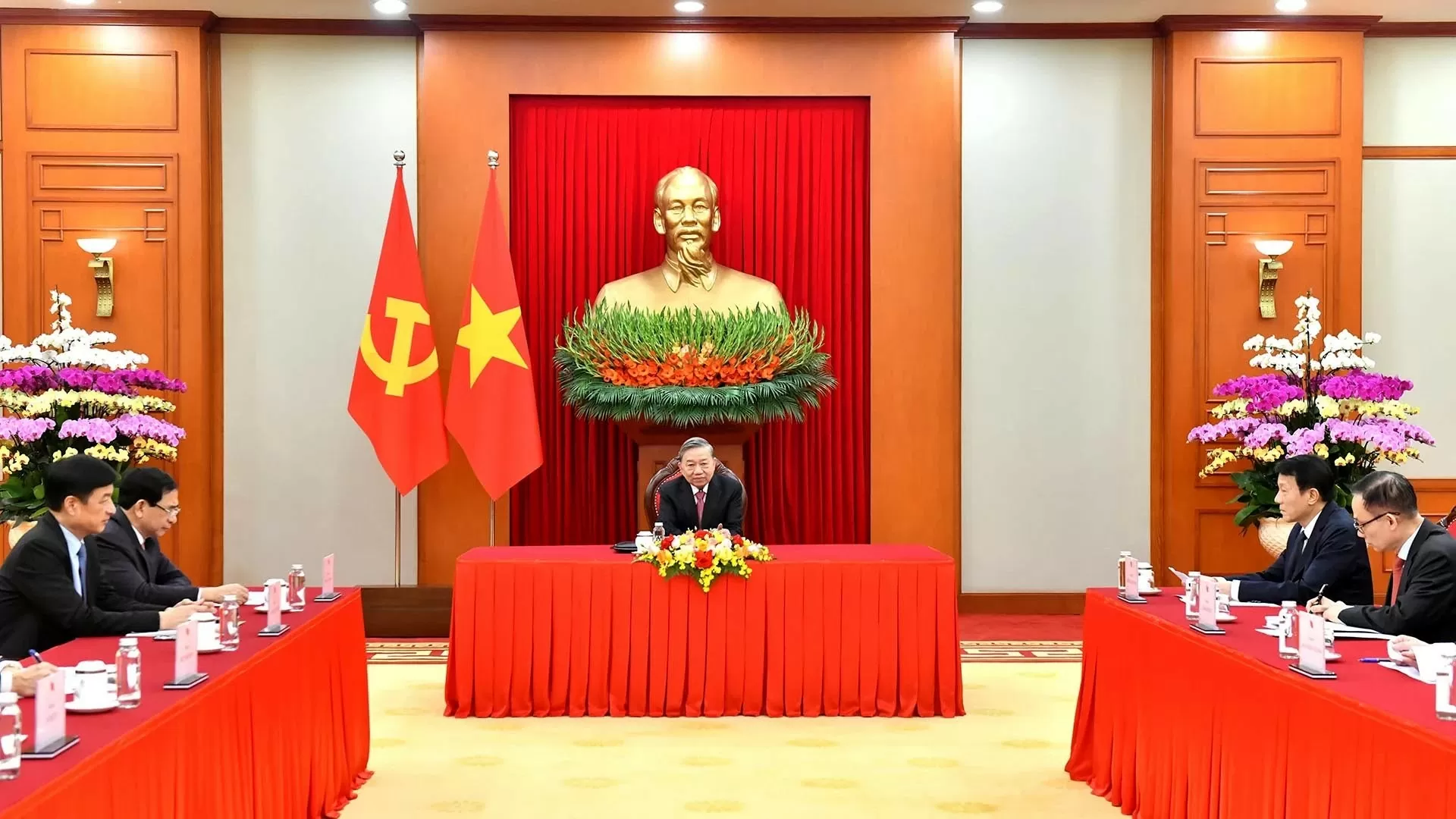 75 năm quan hệ Việt Nam-Trung Quốc: Lấy con người làm trung tâm 75 năm quan hệ Việt Nam-Trung Quốc: Lấy con người làm trung tâm