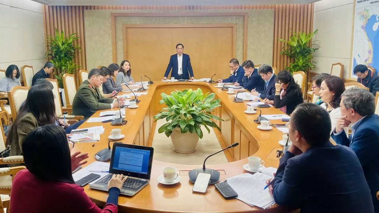 Phó Thủ tướng, Bộ trưởng Ngoại giao Bùi Thanh Sơn chủ trì cuộc họp rà soát công tác chuẩn bị Hội nghị thượng đỉnh Diễn đàn cấp cao Đối tác vì tăng trưởng xanh và mục tiêu toàn cầu 2030 (P4G) lần thứ 4. (Nguồn: VGP News)