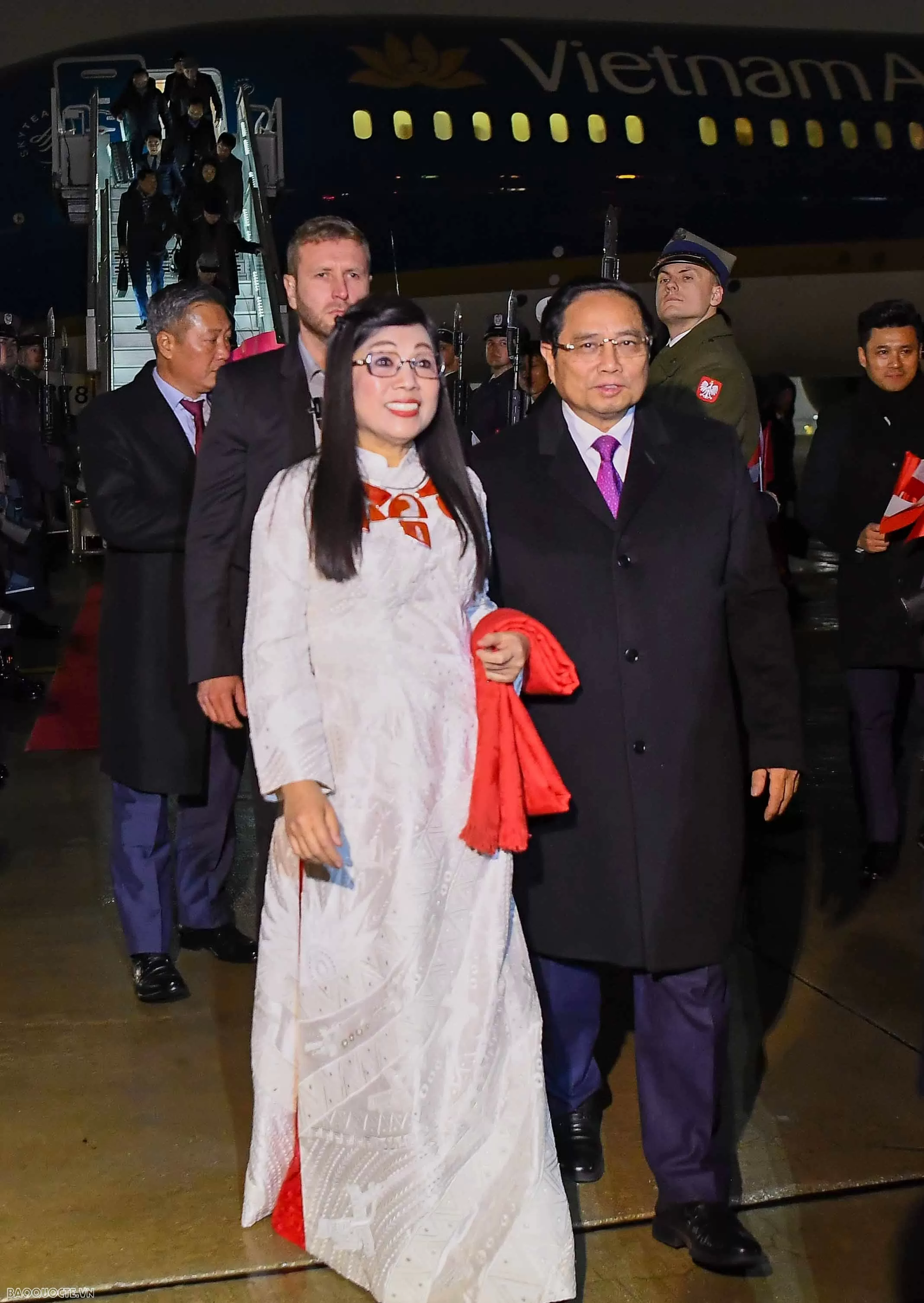 Thủ tướng Phạm Minh Chính và Phu nhân đến Warsaw, bắt đầu chuyến thăm chính thức Ba Lan Thủ tướng Phạm Minh Chính và Phu nhân đến Warsaw, bắt đầu chuyến thăm chính thức Ba Lan