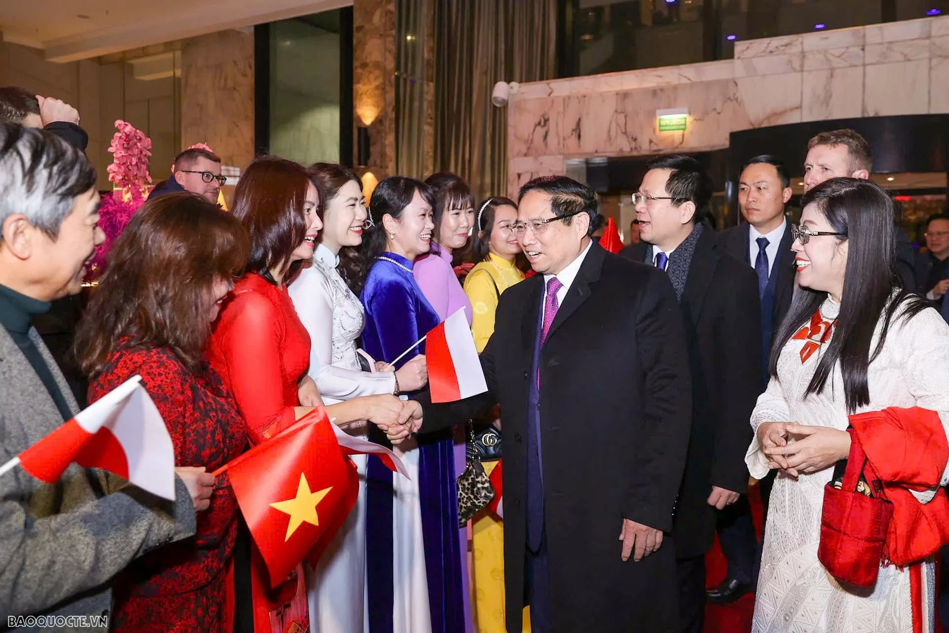 Thủ tướng Phạm Minh Chính và Phu nhân đến Warsaw, bắt đầu chuyến thăm chính thức Ba Lan Thủ tướng Phạm Minh Chính và Phu nhân đến Warsaw, bắt đầu chuyến thăm chính thức Ba Lan