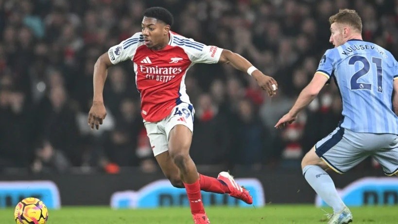 Tiền vệ Arsenal Declan Rice kinh ngạc trước màn trình diễn của đồng đội 18 tuổi