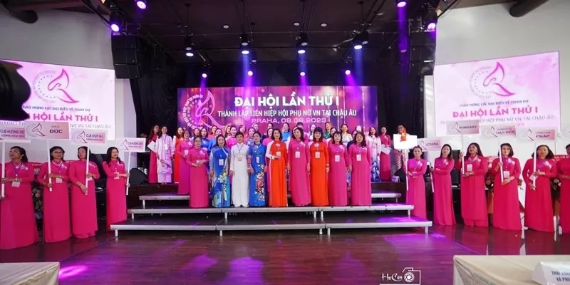 Người Việt tại châu Âu phát huy tinh thần sứ giả quảng bá văn hoá Việt Nam Người Việt tại châu Âu phát huy tinh thần sứ giả quảng bá văn hoá Việt Nam