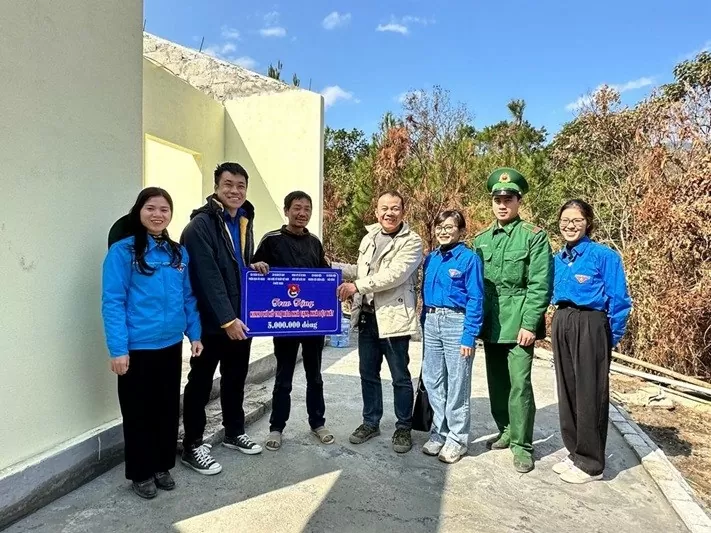 Thanh niên Ngoại giao mang 'Xuân biên cương - nâng bước em đến trường' đến với đồng bào biên giời phía Bắc
