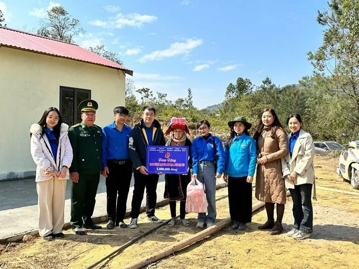 Thanh niên Ngoại giao mang 'Xuân biên cương - nâng bước em đến trường' đến với đồng bào biên giời phía Bắc