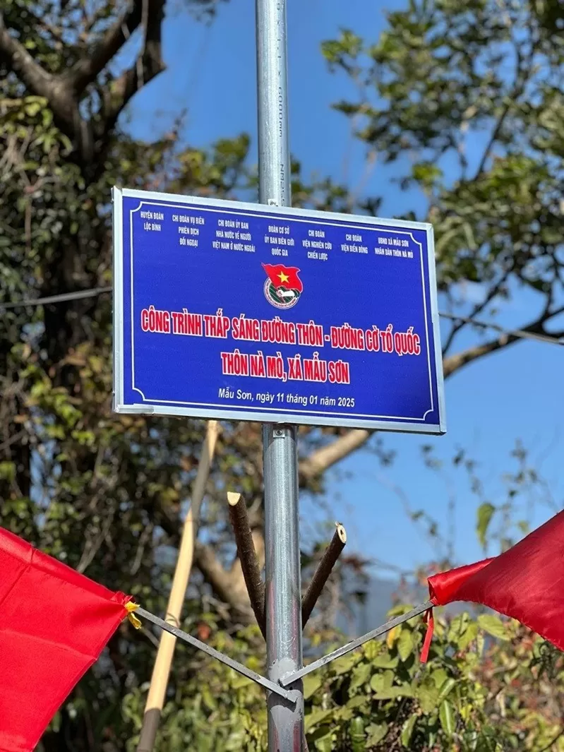 Thanh niên Ngoại giao mang 'Xuân biên cương - nâng bước em đến trường' đến với đồng bào biên giời phía Bắc