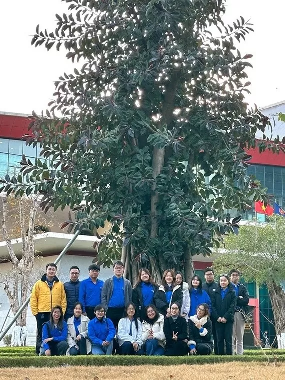 Thanh niên Ngoại giao mang 'Xuân biên cương - nâng bước em đến trường' đến với đồng bào biên giời phía Bắc Thanh niên Ngoại giao mang 'Xuân biên cương - nâng bước em đến trường' đến với đồng bào biên giời phía Bắc