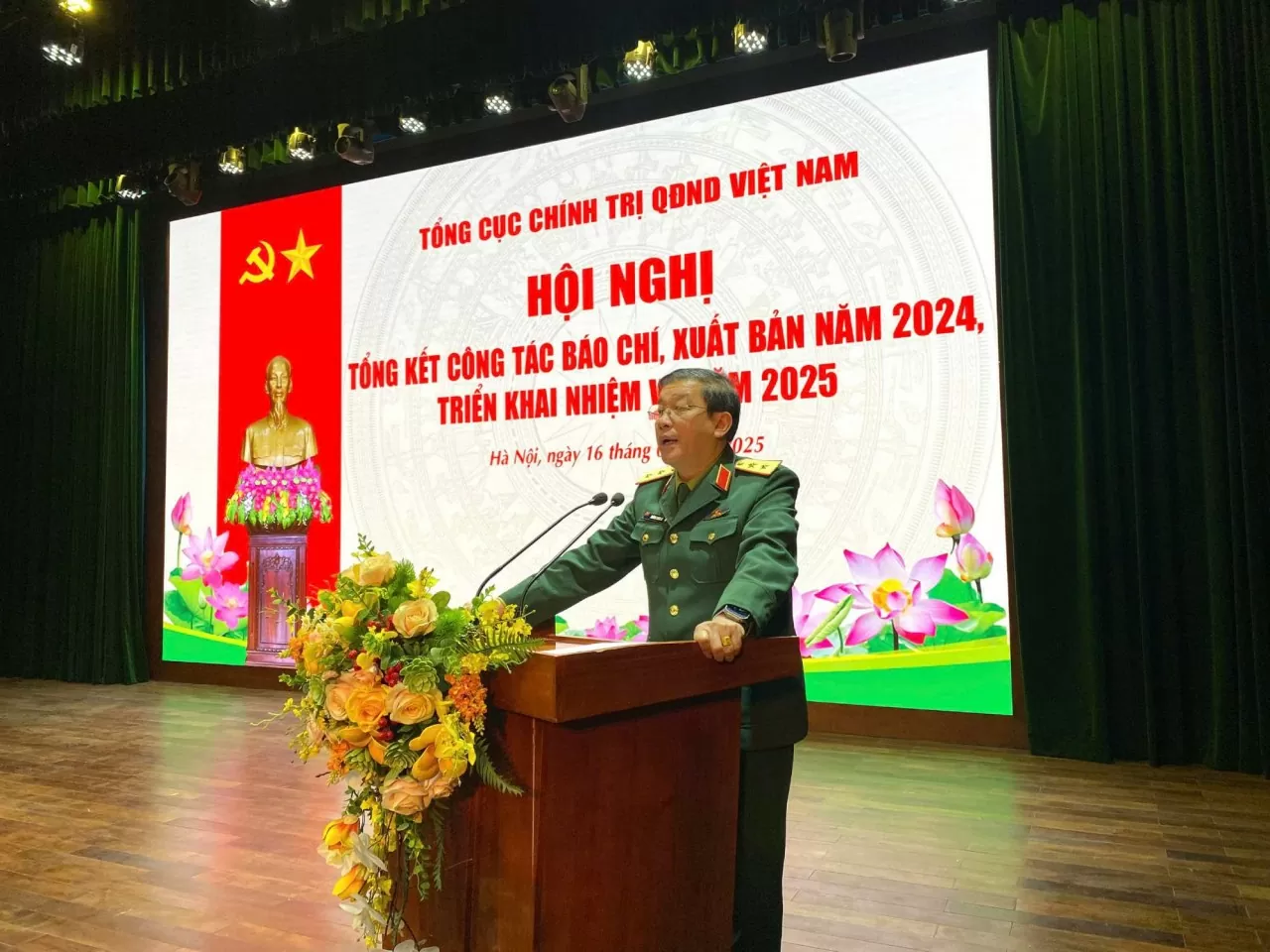 Báo Thế giới và Việt Nam vinh dự nhận Bằng khen của Chủ nhiệm Tổng cục Chính trị QĐND Báo Thế giới và Việt Nam vinh dự nhận Bằng khen của Chủ nhiệm Tổng cục Chính trị QĐND