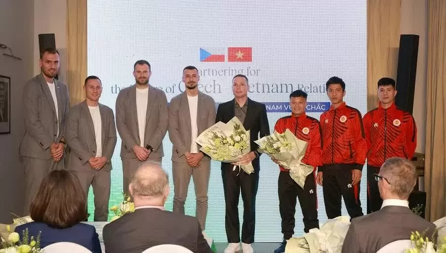 Đại sứ Cộng hòa Czech: Thủ tướng thăm Đại sứ Cộng hòa Czech: Thủ tướng thăm