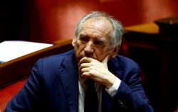 Tân Thủ tướng Pháp cùng chính phủ thở phào 'thoát' cửa ải khó