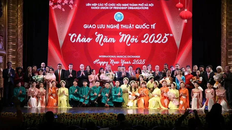 Đậm tình hữu nghị trong chương trình Giao lưu 'Chào Năm mới 2025' Đậm tình hữu nghị trong chương trình Giao lưu 'Chào Năm mới 2025'